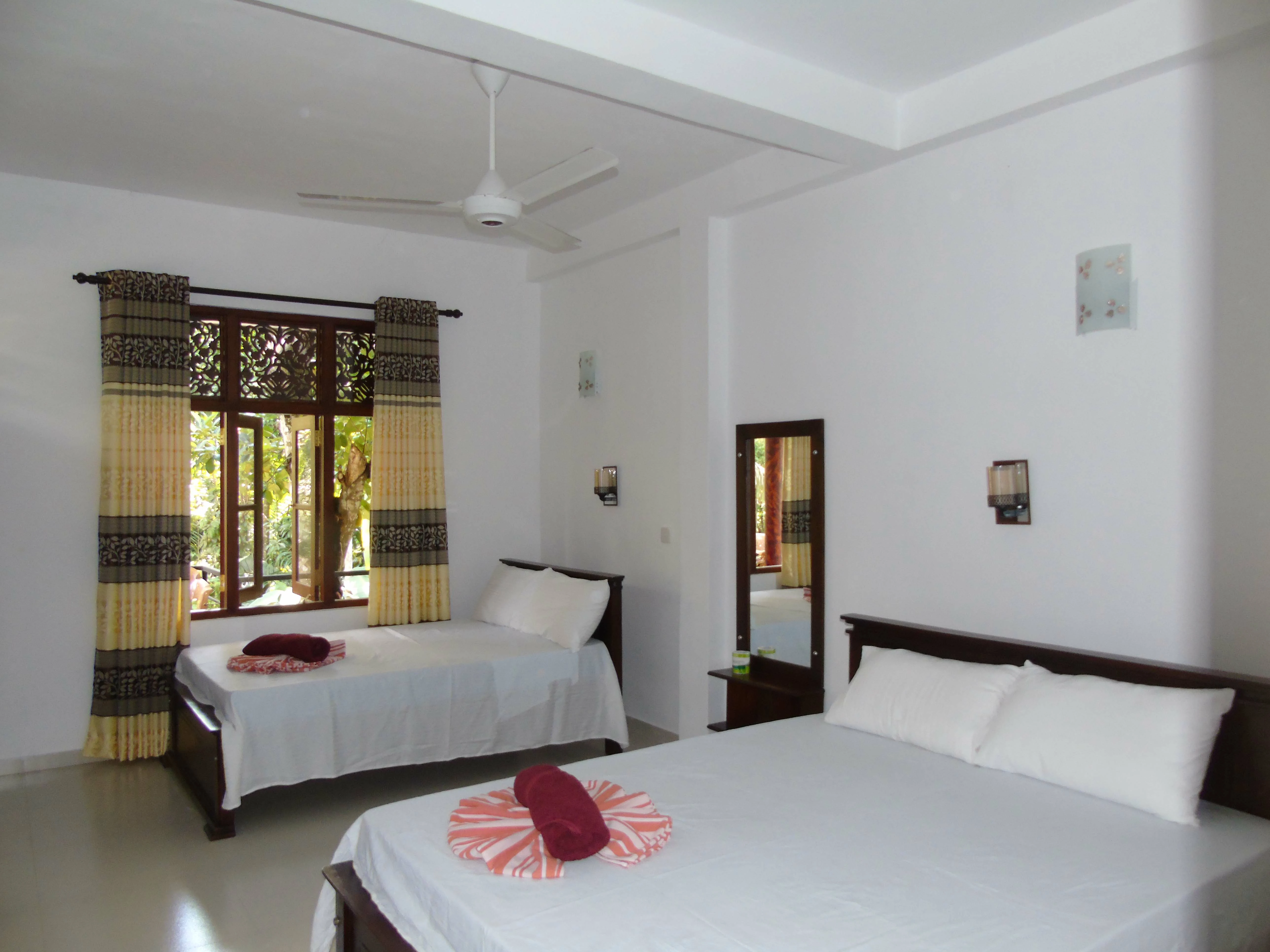 Deluxe-Family-Room-Sinharaja-Tour-Guide