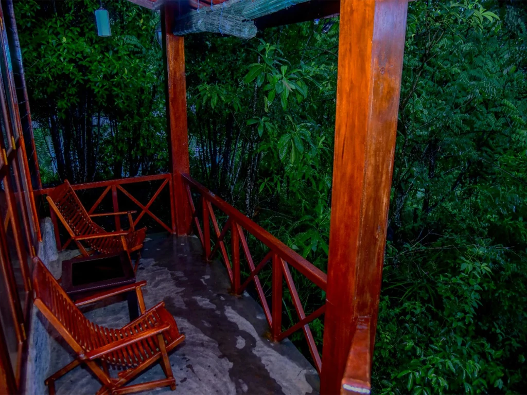Deluxe-Family-Room-Sinharaja-Tour-Guide